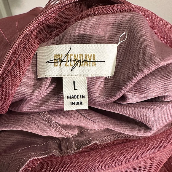 Zendaya Elegant Burgundy Sheer Dress - Picture 8 of 8